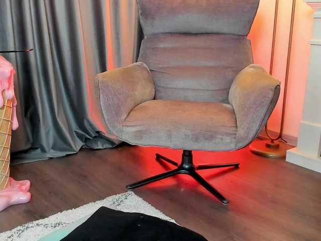 AvalonWest live cam on BongaCams