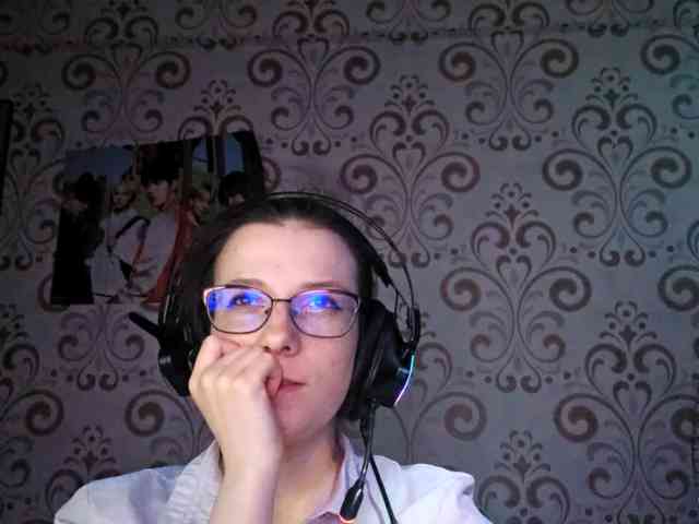 Birdiechuyangher's cam show statistics and live stream