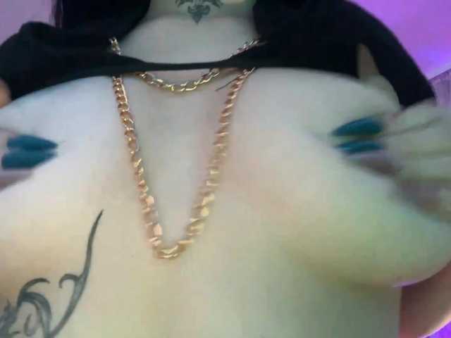 SavageAura's BongaCams show and profile