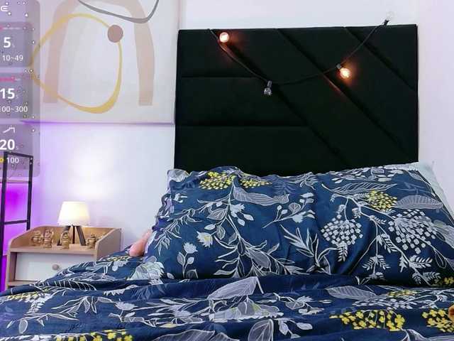 skinnyindiansluttt live webcam show