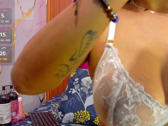 skinnyindiansluttt live cam on BongaCams