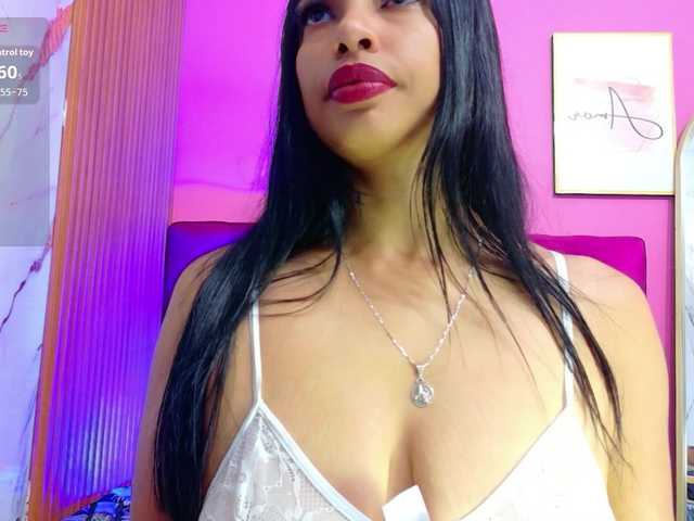 skinnyindiansluttt live webcam show