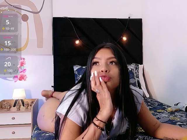 skinnyindiansluttt live cam on BongaCams