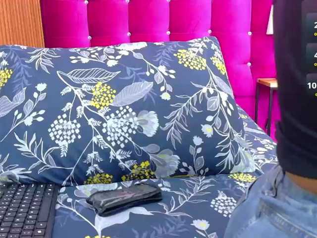 skinnyindiansluttt live cam on BongaCams