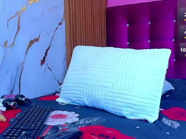 skinnyindiansluttt live cam on BongaCams