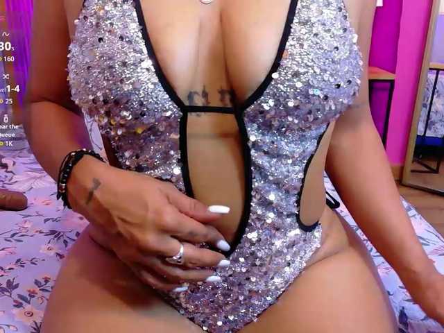 skinnyindiansluttt live cam on BongaCams