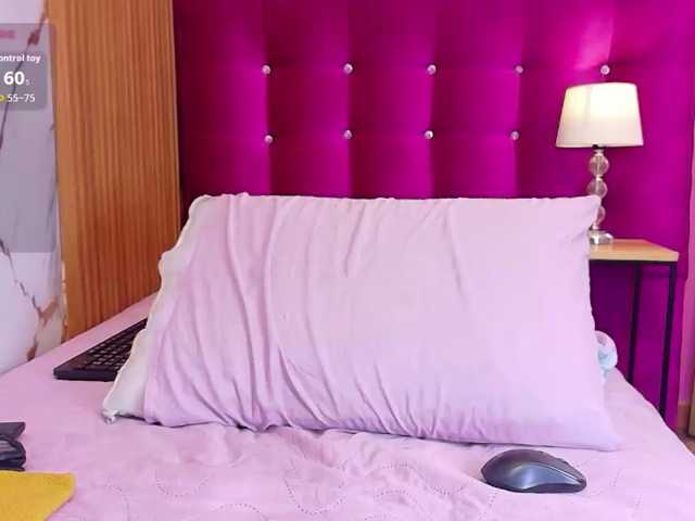 skinnyindiansluttt live cam on BongaCams
