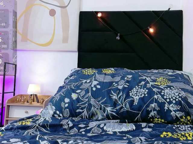 skinnyindiansluttt live webcam show