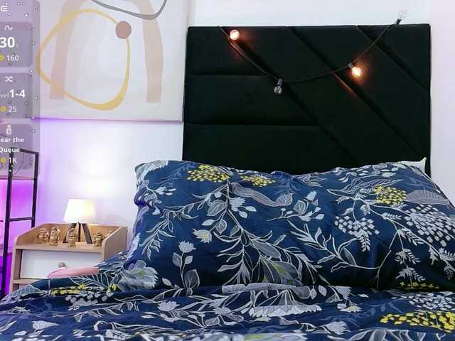 skinnyindiansluttt live webcam show