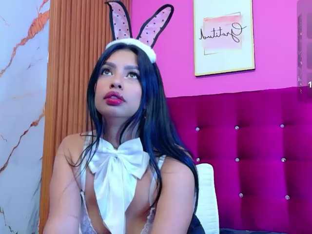 skinnyindiansluttt live cam on BongaCams