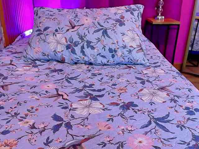 skinnyindiansluttt webcam