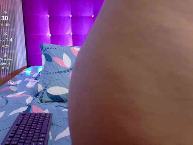 skinnyindiansluttt webcam