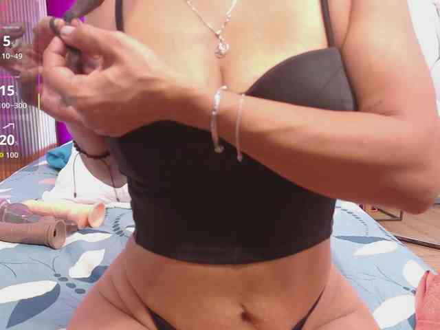 skinnyindiansluttt webcam