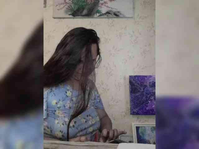 Bombshellnika webcam