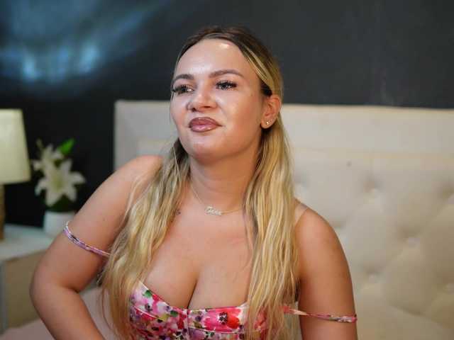 DaliaParis live cam on BongaCams