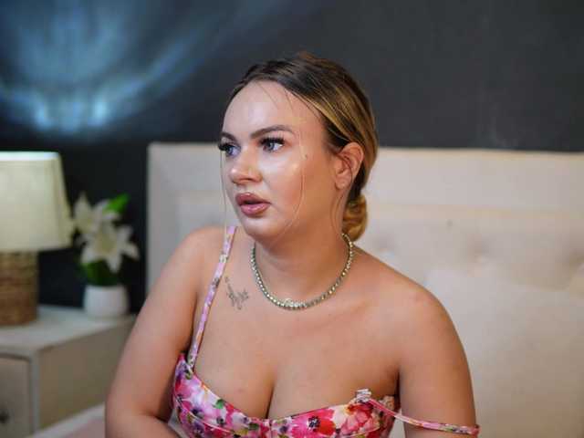 DaliaParis live cam on BongaCams