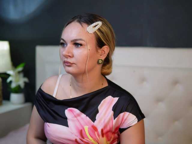 DaliaParis live cam on BongaCams