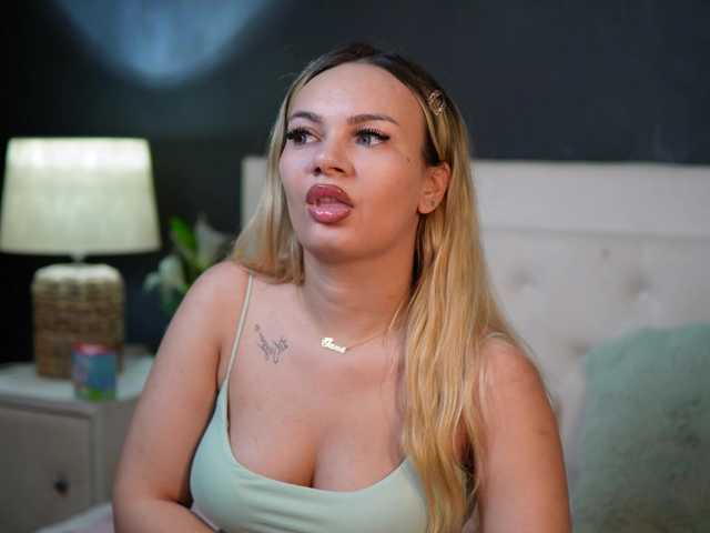 DaliaParis live cam on BongaCams