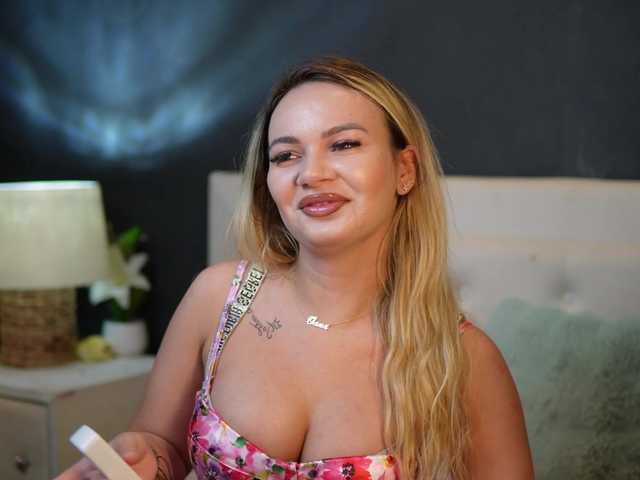 DaliaParis live cam on BongaCams