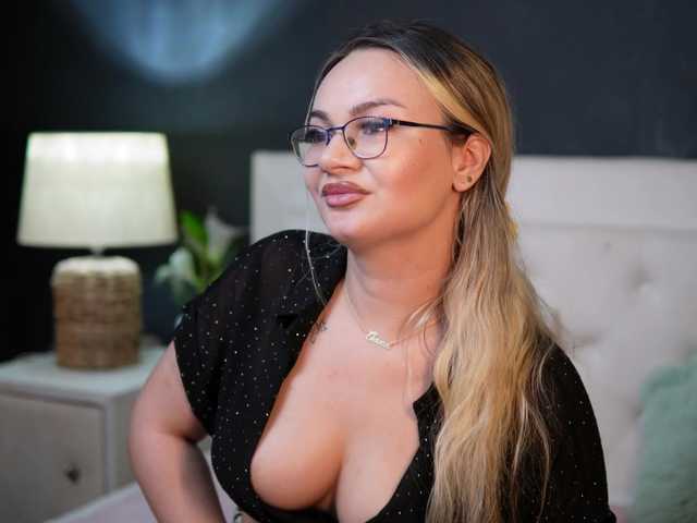 DaliaParis live cam on BongaCams