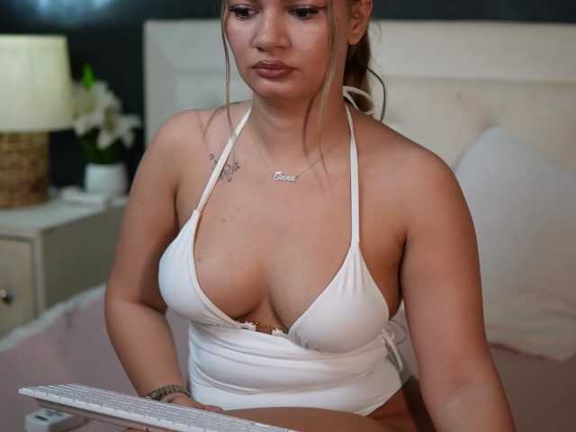 DaliaParis live cam on BongaCams