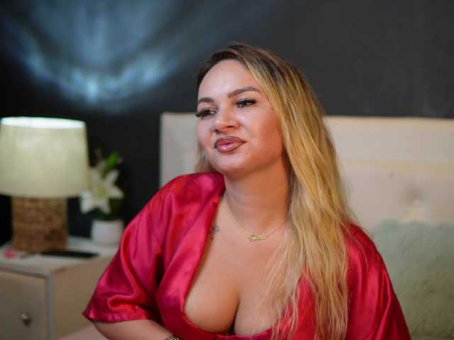 DaliaParis live cam on BongaCams