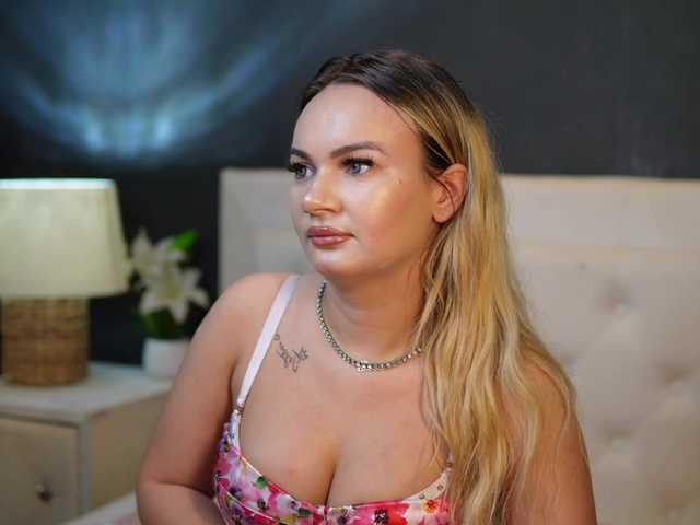 DaliaParis live cam on BongaCams