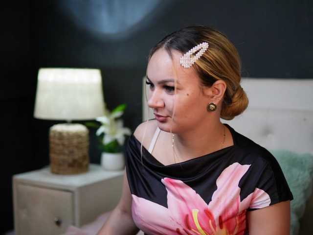 DaliaParis live cam on BongaCams