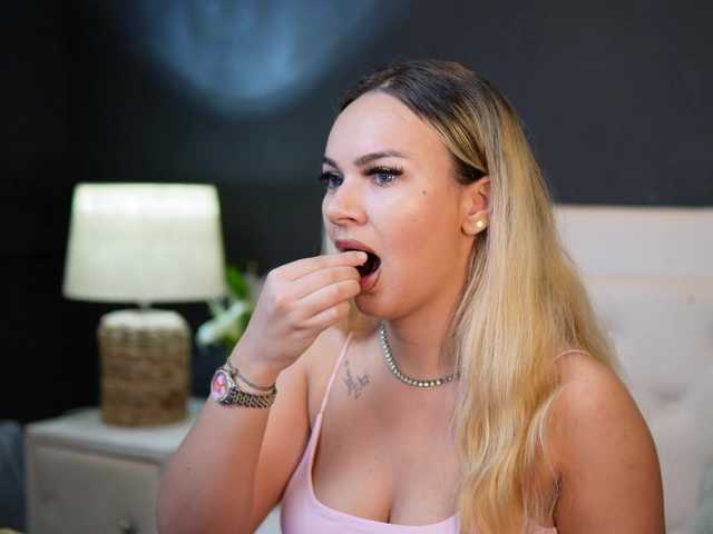 DaliaParis live cam on BongaCams