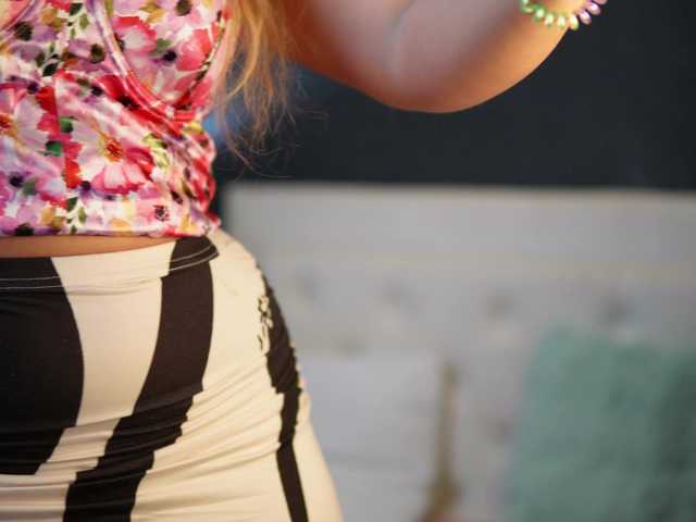 DaliaParis live cam on BongaCams