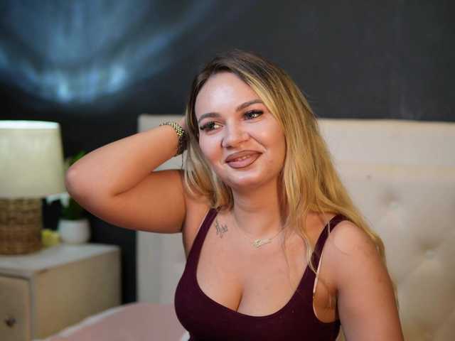 DaliaParis live cam on BongaCams