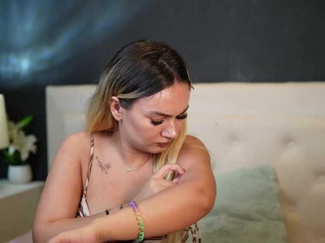 DaliaParis live cam on BongaCams