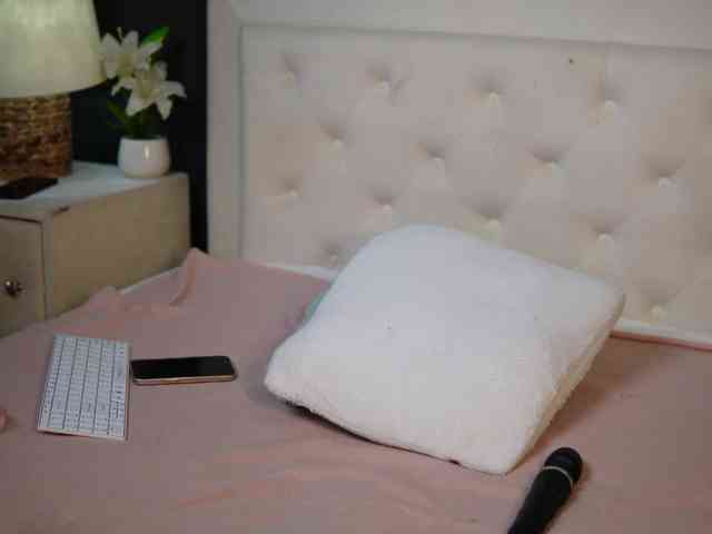 DaliaParis webcam