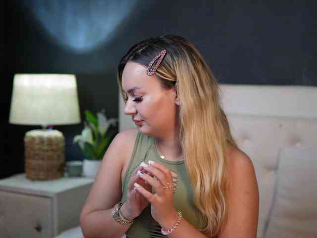 DaliaParis webcam