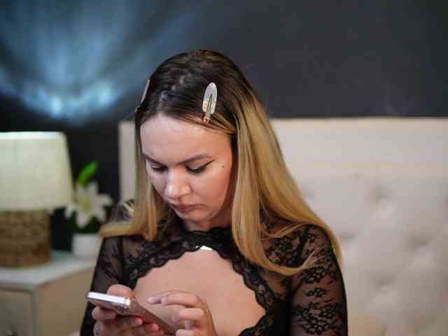 DaliaParis webcam