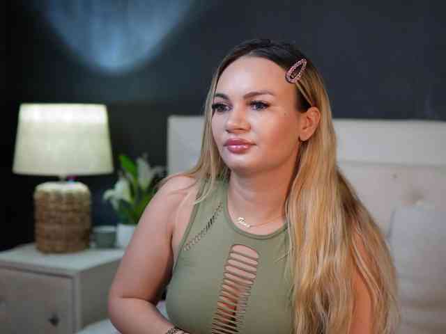 DaliaParis webcam