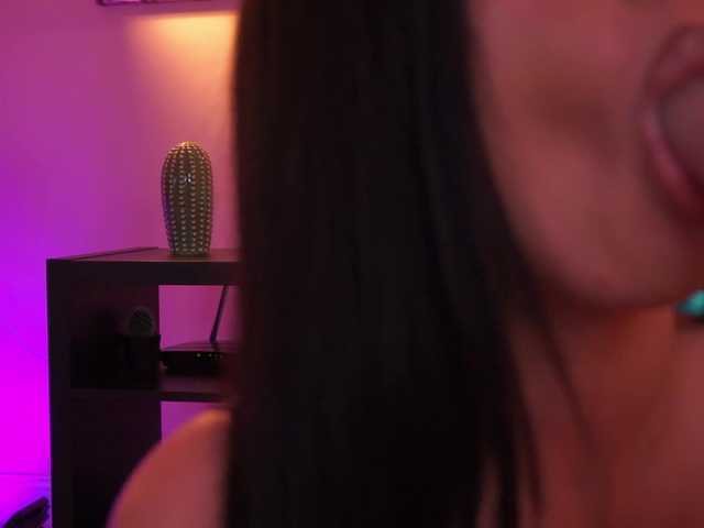 OlyviaDelight live cam on BongaCams