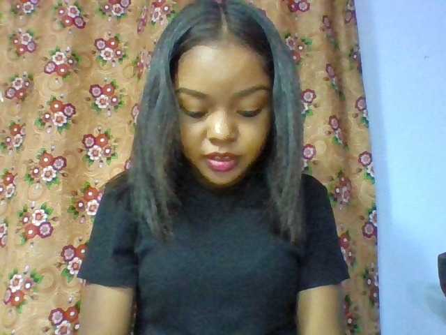 le modèle Elysa7 est en webcam porno dans un show sur le site bongacams, il possède les tags suivants: Ebony,Brunette,Shaved