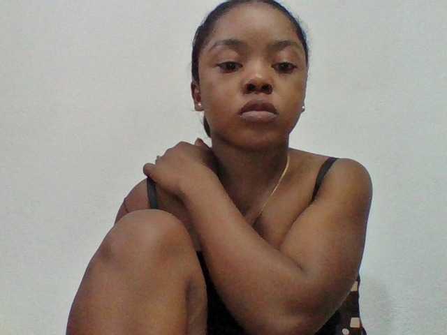 le modèle Elysa7 est en webcam porno dans un show sur le site bongacams, il possède les tags suivants: Ebony,Brunette,Shaved