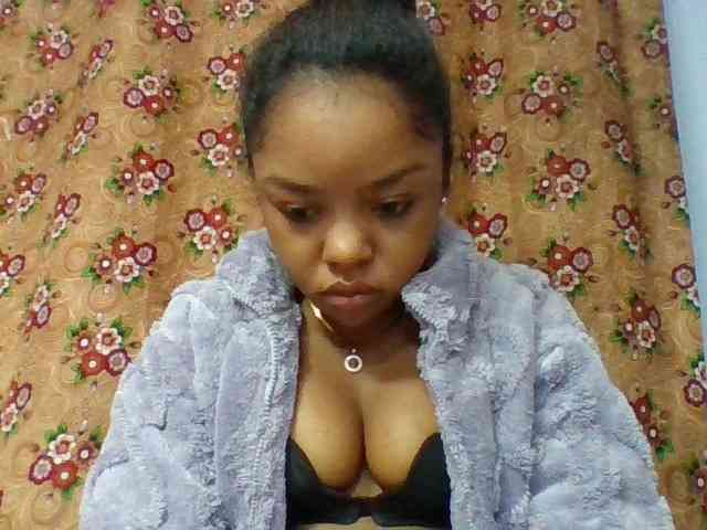 Elysa7 Live Webcam on BongaCams