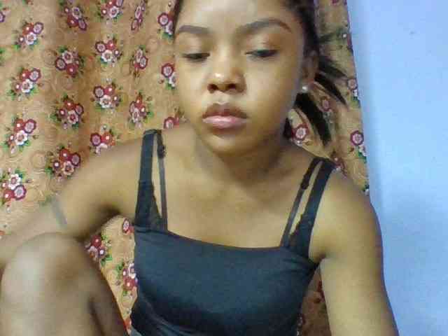 Elysa7 Live Webcam on BongaCams