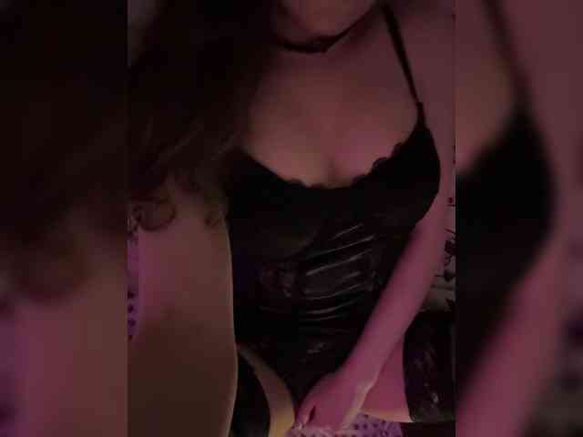 ExXXxstaZZZ Live Webcam on BongaCams