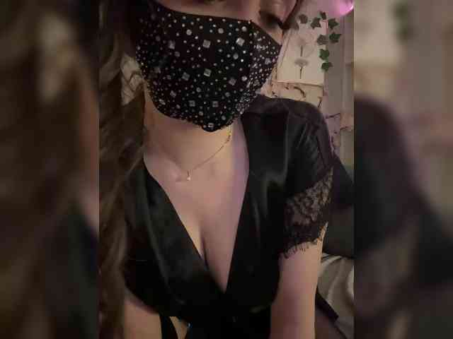 Эта модель сейчас онлайн. ExXXxstaZZZ