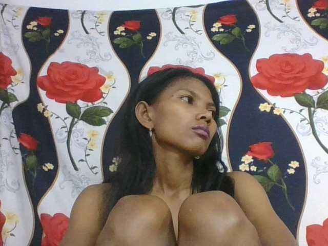 Lyah7a live cam on BongaCams