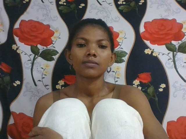 Lyah7a live cam on BongaCams