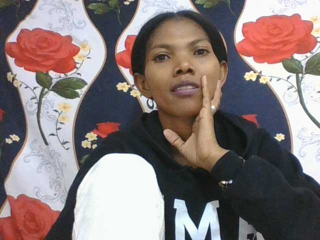 Lyah7a live cam on BongaCams