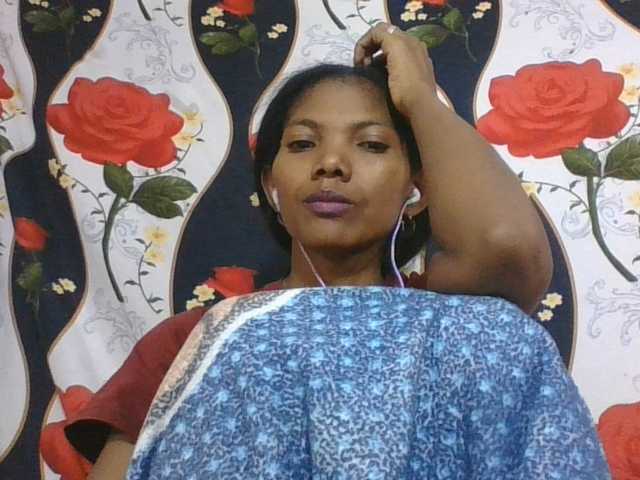 Lyah7a live cam on BongaCams