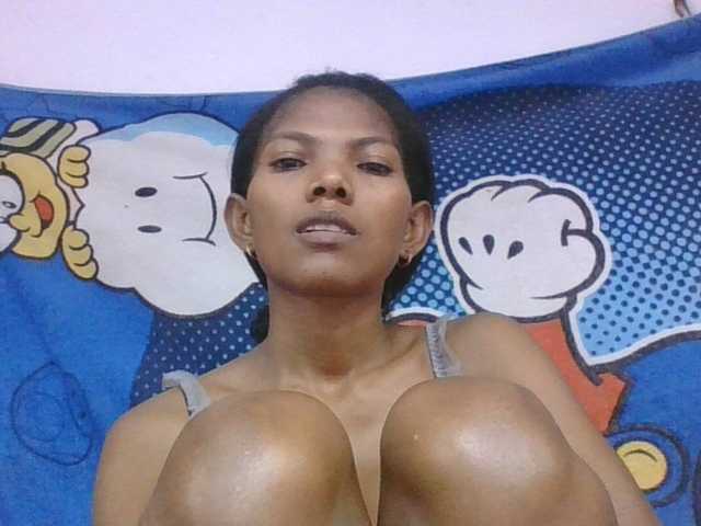 Lyah7a live cam on BongaCams
