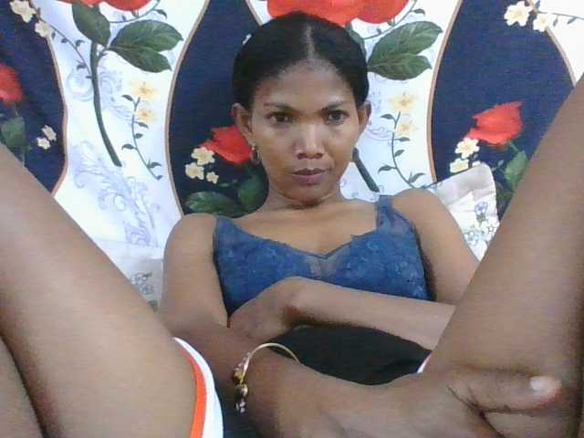 Lyah7a live cam on BongaCams