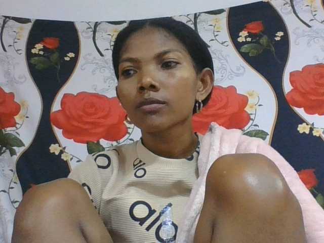 Lyah7a live cam on BongaCams